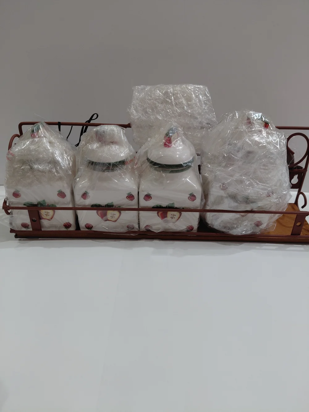 LTD Commodities LLC New Retro Apple Rack 5 Jars With Apple Rack & Deco Hangers